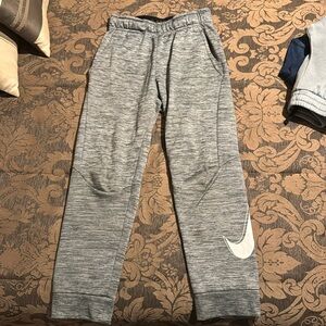 Nike jogger youth medium Great condition